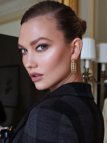 Karlie Kloss espectacular en el desfile de Dior