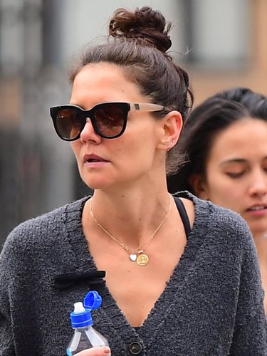 Katie Holmes con un look desaliñado