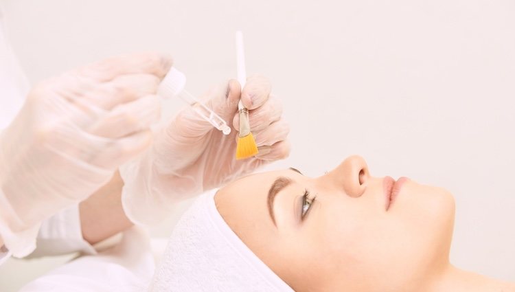 La limpieza facial puede acabar con un peeling