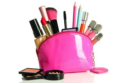 Algunos básicos de un kit de maquillaje para adolescentes