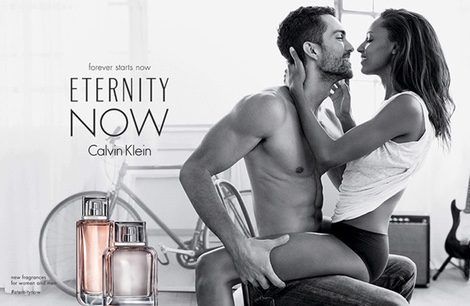 Tobias Sørensen y Jasmine Tookes en la campaña de 'Eternity Now'