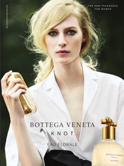 Julia Nobis, embajadora de 'Knot Eau Florale'