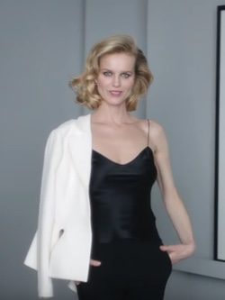 Eva Herzigová ejerce de embajadora de Dior