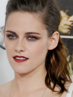 Kristen Stewart con coleta media