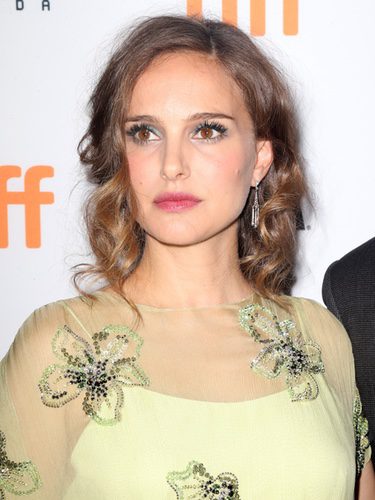 Natalie Portman con el cabello encrespado