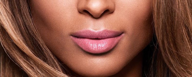 Revlon lanza una nueva campaña de bálsamos labiales