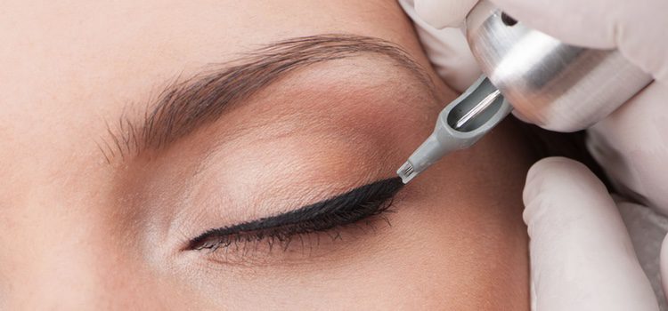 Antes del eyeliner deberás aplicarte también una crema hidratante