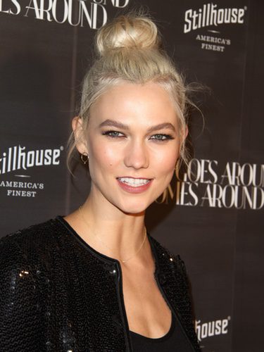 Karlie Kloss con un peinado que enamoró