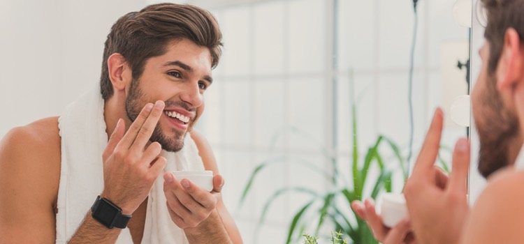 Los hombres suelen descuidar su rostro, pero hidratarlo hará que se sientan mejor consigo mismos