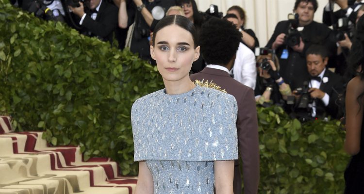 Rooney Mara en la alfombra roja de la Gala MET 2018 | Gtres