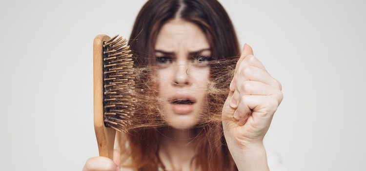 La alopecia en mujeres no es tan común como en los hombres