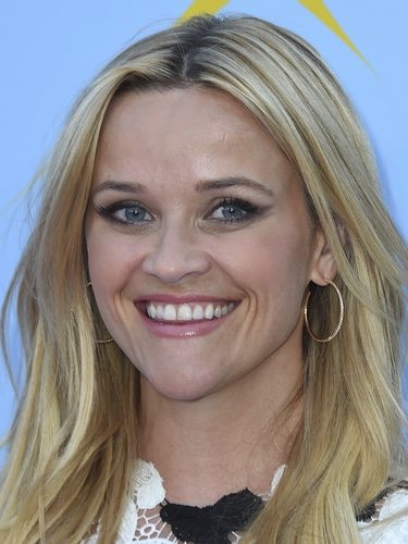 Reese Witherspoon con una melena capeada con ondas naturales