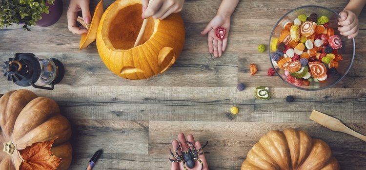 Los preparativos para la noche de Halloween además de comprados, también pueden ser caseros