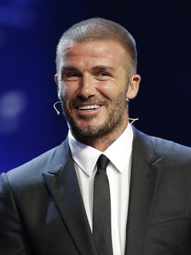 El futbolista David Beckham con el pelo rapado