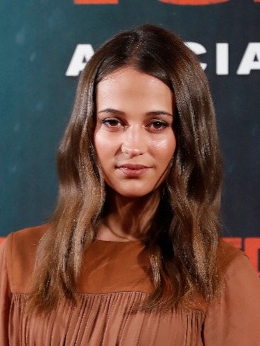 Alicia Vikander escoge un maquillaje de tonos nude