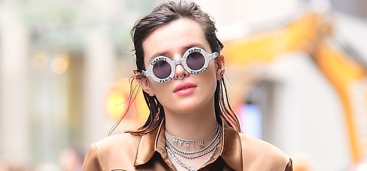 La actriz Bella Thorne fue pillada por New York con un beauty look muy desfavorecedor con el pelo con un efecto mojado muy desaliñado