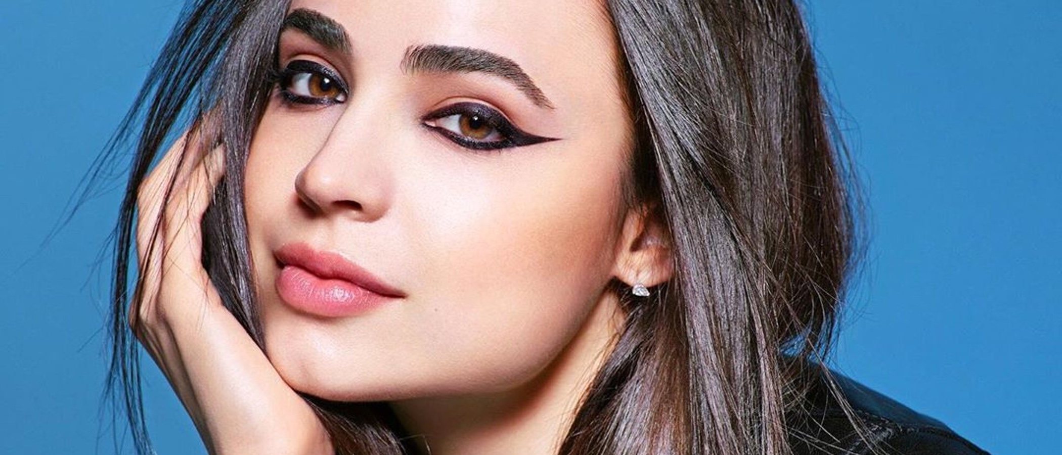 Sofia Carson se convierte en la nueva embajadora de Revlon