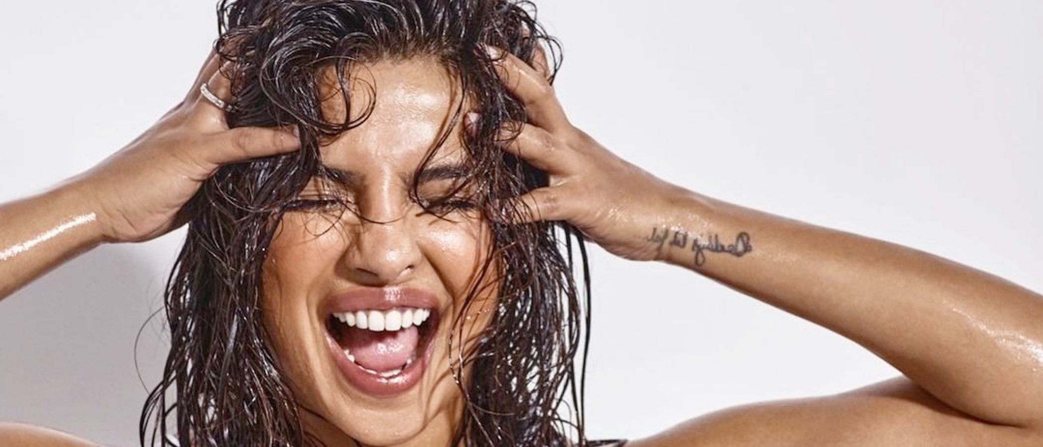 Priyanka Chopra lanza una marca de cuidado para el cabello sostenible