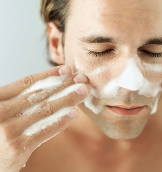 Tratamientos de belleza para hombres: Limpieza facial básica paso a paso