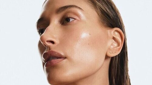 Maquillaje 'glossy': así es la tendencia en maquillaje recuperada de los primeros 2000