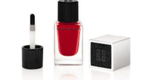 Givenchy completa 'Le Vernis' con ocho nuevos pintauñas inspirados en la Alta Costura