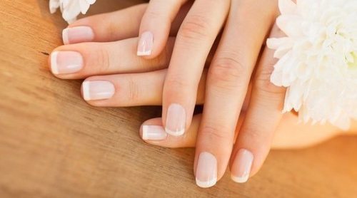 Manicura francesa: uñas cuidadas y naturales