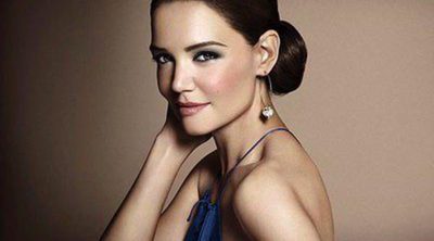 Katie Holmes presenta 'Navy & Nude', la nueva colección estival de Bobbi Brown