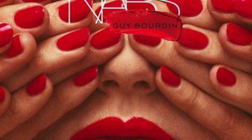 Nars lanza una colección inspirada en el fotógrafo Guy Bourdin