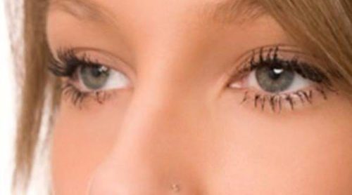 Esconde tus ojos cansados detrás de un sencillo maquillaje