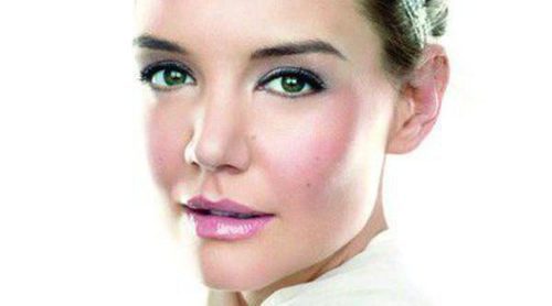 Katie Holmes regresa con 'Nude Glow Collection', la propuesta estival de Bobbi Brown