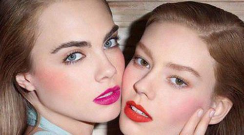 Cara Delevingne se convierte en una babydoll para la nueva campaña de YSL Beauty