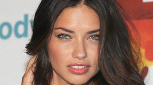 Adriana Lima detrás de las cámaras: su sesión de fotos para Maybelline New York