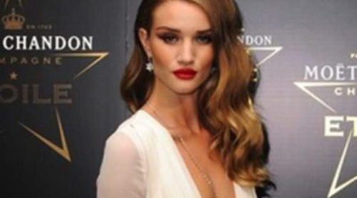 El look de un 'ángel': Rosie Huntington