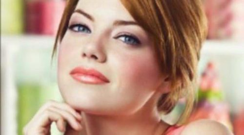 Emma Stone nos trae colores primaverales con Revlon