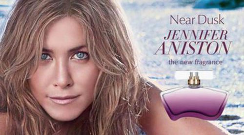 Jennifer Aniston presenta desde la playa su perfume 'Near Dusk'