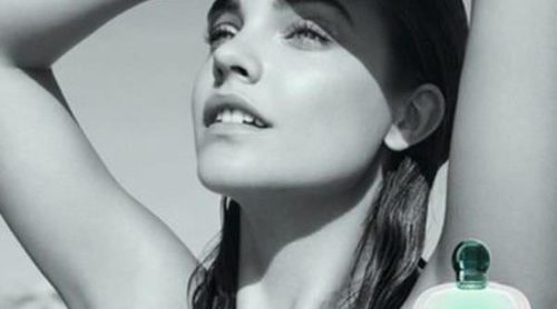 Barbara Palvin vuelve a convertirse en chica Armani para sus nuevas fragancias