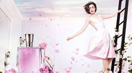 Lily Collins repite para Lancôme con su nueva fragancia floral 'Miracle Blossom'