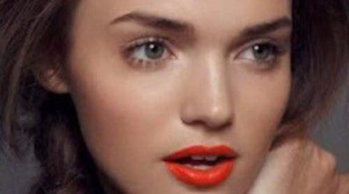 Este verano viste tus labios de color naranja