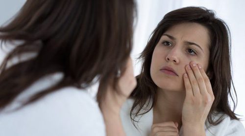 Cómo maquillarse para ocultar las bolsas de los ojos