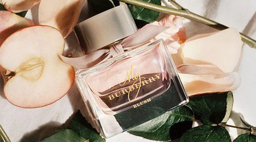 Burberry se despide del verano con su nuevo perfume 'My Burberry Blush'