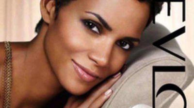 Halle Berry posa de nuevo espectacular para Revlon