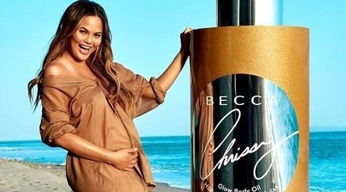 Becca vuelve a colaborar con Chrissy Teigen para la creación de un aceite iluminador corporal