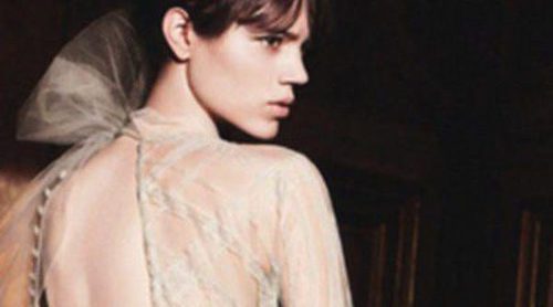 Freja Beha Erichsen renueva con Valentino para promocionar su última fragancia