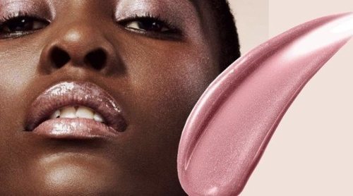 El labial 'Gloss Bomb' y el iluminador 'Fairy Bomb' se suman a la colección navideña de Fenty Beauty by Rihanna