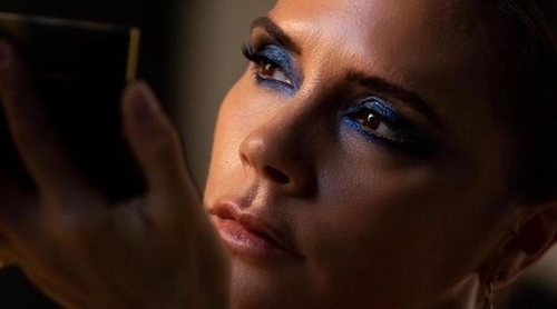 Victoria Beckham te invita a experimentar con el lanzamiento de su línea de maquillaje más sostenible