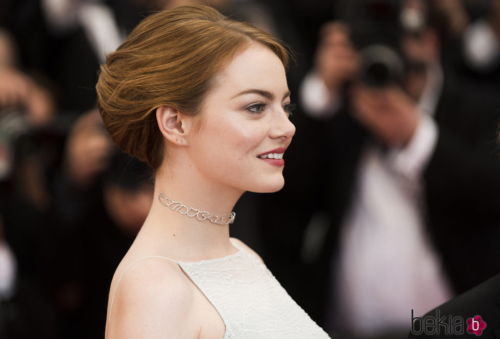 Emma Stone con un voluminoso recogido