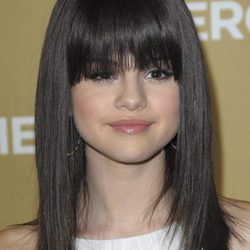 Selena Gomez con flequillo