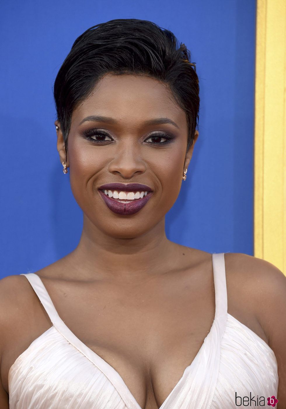 Jennifer Hudson opta por el morado para maquillar sus labios