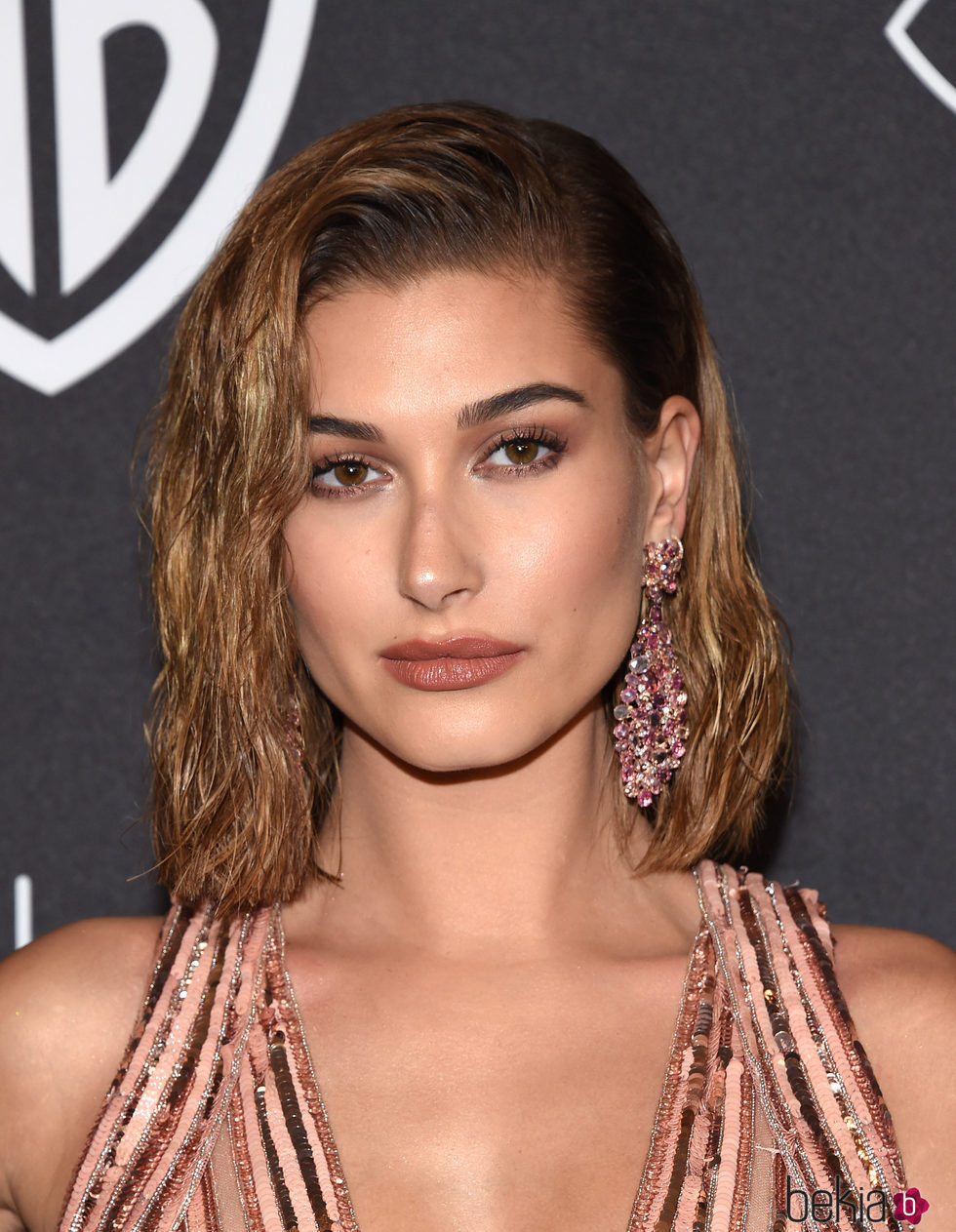 Hailey Baldwin no controla el efecto mojado