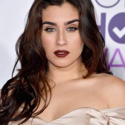 Lauren Jauregui con un makeup luminoso